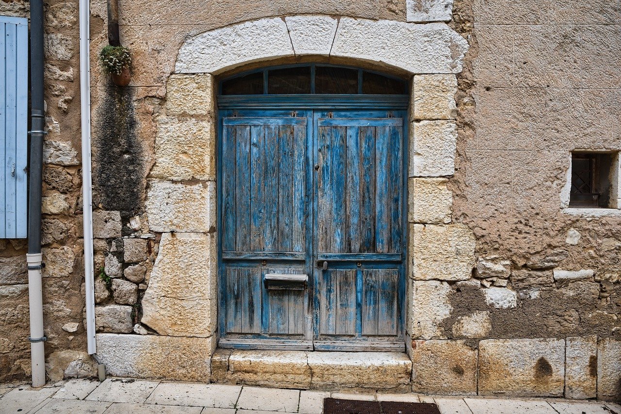 découvrez les étapes essentielles pour l'installation de portes-fenêtres coulissantes en verre, alliant esthétique et fonctionnalité. transformez votre espace avec des solutions sur mesure et des conseils d'experts pour une pose réussie.