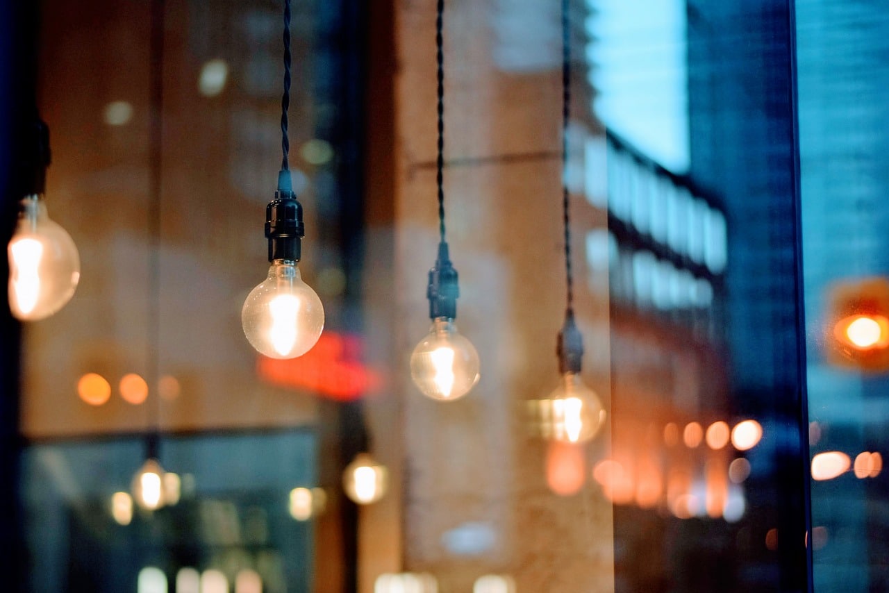 découvrez des solutions d'éclairage extérieur pour illuminer votre jardin, terrasse ou allée. créez une ambiance chaleureuse et sécurisée tout en mettant en valeur votre espace extérieur avec nos luminaires de qualité.